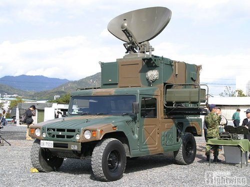资料图:日本陆上自卫队装备的jmrc-c4卫星通信车