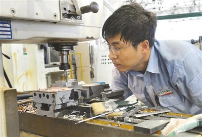 沈飞生产重点任务飞机 技师精度超一般数控机床