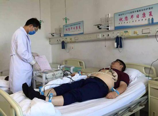 陈光标参与天津爆炸救援 中度中毒接受治疗