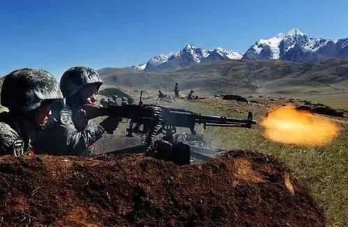 中国一机枪要5个兵伺候,战斗民族一个人就搞定