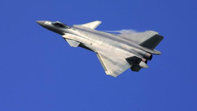 中国歼20战机将换装国产发动机 性能获极大提升