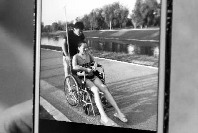 90后女孩患癌 男友不离弃：即使睡大街也照顾她