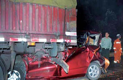 四川3个家庭结伴出游 返程遇车祸致6人死亡