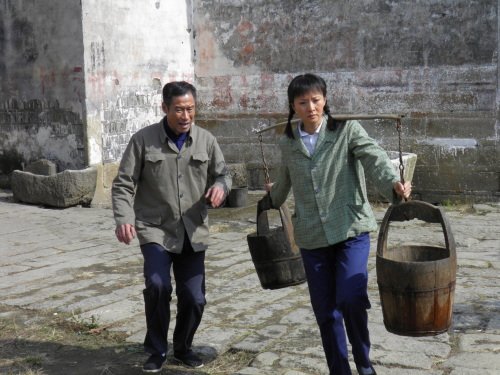 《古村<em>女人</em>》接档《樱桃》 续写<em>乡村</em>女励志传