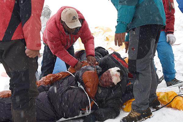 中国登山者回顾珠峰雪崩瞬间