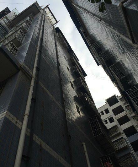 小伙家住8楼无电梯 自行安电梯坠楼惨死