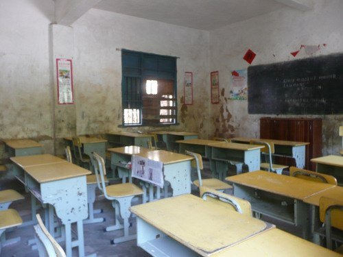 三亚椰梦长廊惊现贫民窟小学(图)