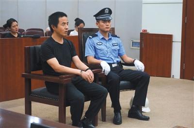 实习司机开车看手机出人命 获刑1年半