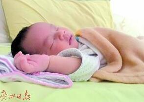 深圳两月大宝宝捐双肾 成至今最小器官捐献者