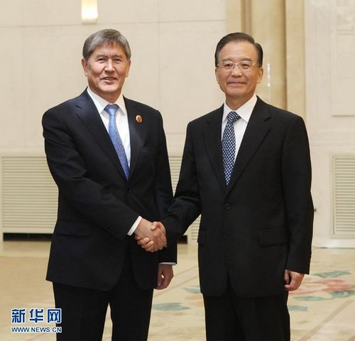 溫傢寶會見吉爾吉斯斯坦總統阿坦巴耶夫(圖)