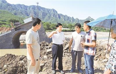 河北省委书记赵克志到井陉县慰问受灾民众