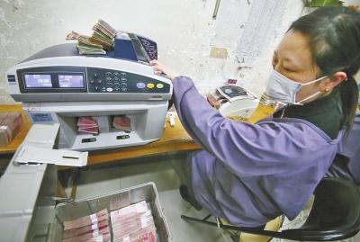 洛阳一企业用残损纸币发电 1吨可发电660度(图)