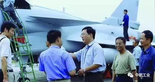 “枭龙”战机总设计师被巴基斯坦授予国家荣誉奖章