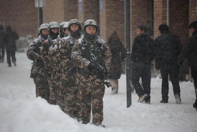 《军营大拜年》走进武警新疆总队即将播出_新闻_腾讯网