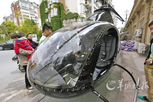 江苏盐城一男子买6架直升机 称就是为了玩玩