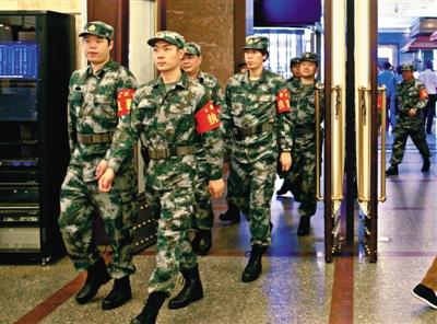 两千民兵巡逻北京天津石家庄等6大火车站(图)