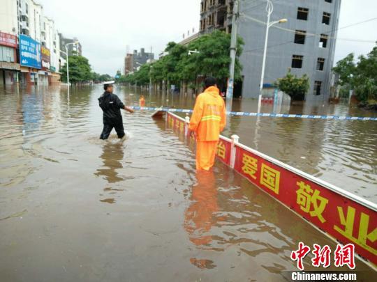 海南提升防汛防风应急响应 临高县转移万余人