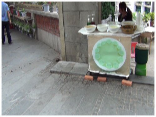 厦门鼓浪屿称与众城管激辩女业主违建强占