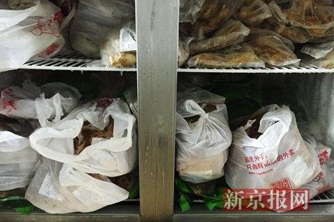 北京16家外卖餐厅卖过期菜品 且多家共用同一地址