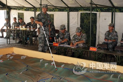 西藏某边防团纠治战术演练中搞队列动作现象