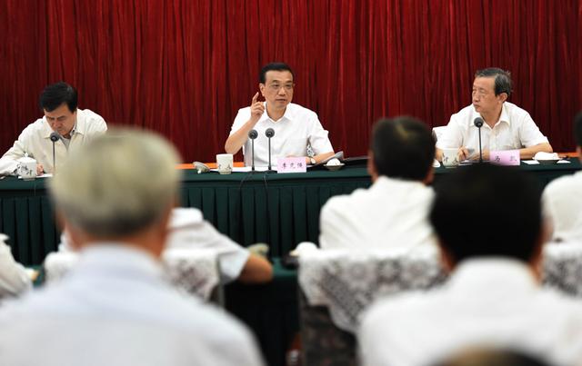 李克强考察铁路总公司:不断增强企业竞争力