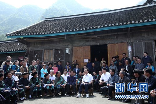 温家宝:农村的事和中南海议的话题是一样的