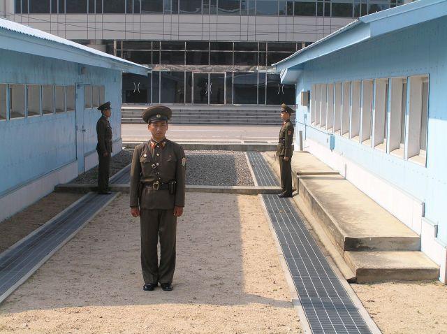 韩称朝鲜在板门店附近埋雷 防军人“投奔”韩国