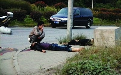 3人醉驾改装助力车撞电线杆 致2死1重伤