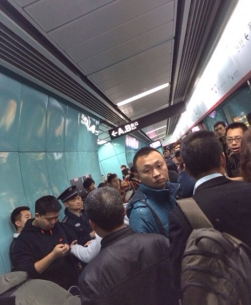 广州地铁五号线上发生踩踏事件多人受伤