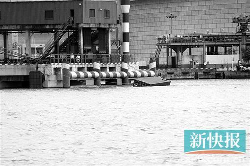 广州雷雨夜2船相撞 载10吨燃油货轮沉没珠江口