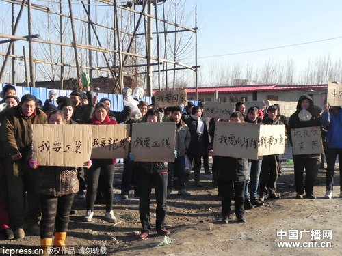 河北唐山百位农民工集体讨薪 多次反应未果(图