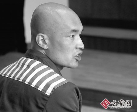 2007年云南导游砍人案再开审 受害者索赔近300万