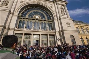 欧洲难民危机加深 英国民众吁请接纳更多难民