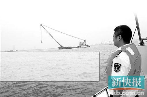 广州雷雨夜2船相撞 载10吨燃油货轮沉没珠江口