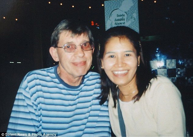 为寻真命天女 他成为英国结婚最多次的人 (组图)