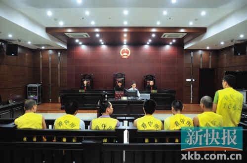 六村民散谣言聚众闹事 煽动村民袭警砸警车获刑
