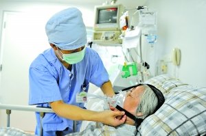 广州护士缺口达3万 压力大男护士更吃香(图)