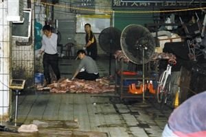 深圳布吉肉菜市场每天售出近万斤问题猪肉