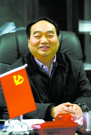 2012年1月，时任北碚区委书记雷政富接受采访。(甘侠义 摄)
