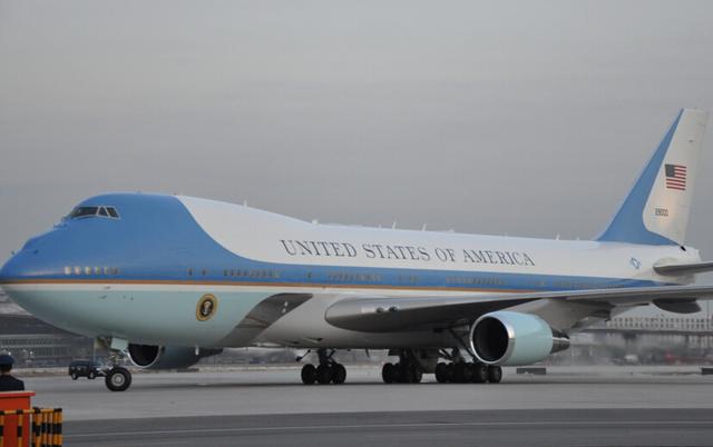 美总统候选人妄言：要坐空军一号飞越南海岛礁