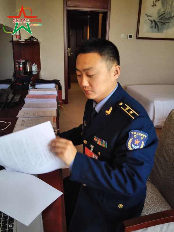 军队人大代表谈中国空军“走出去”