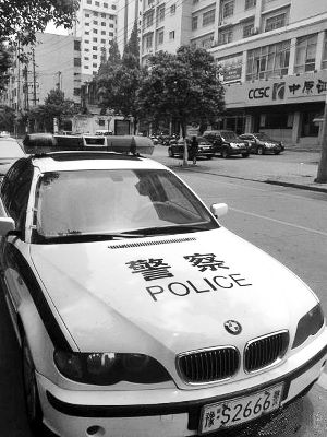 河南信阳街头现宝马警车 警方承认超标(图)