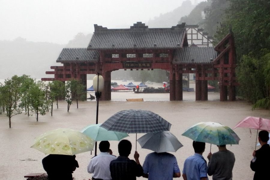 四川多地遭暴雨袭击 致多人伤亡