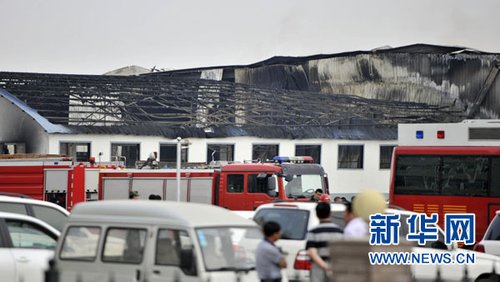 这是火灾现场被烧毁的板房。 新华社记者王昊飞摄