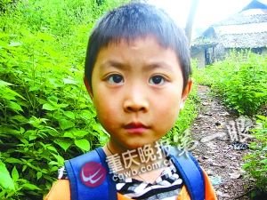 6歲男孩為照顧癱瘓父親入學要求遲到早退