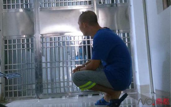 记者因经济压力变绑架犯 当街绑架7岁小女孩