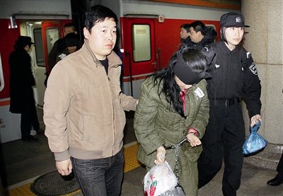 11包冰毒藏身女性内衣