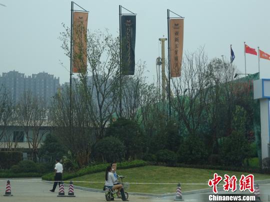 郑州楼市违规预售乱象：工地空空如也便开卖