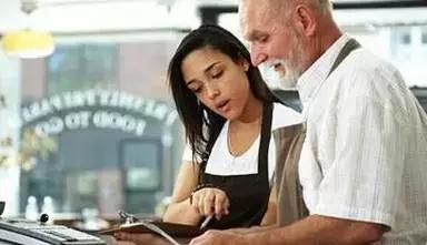 美国政府的钱原来这么好骗