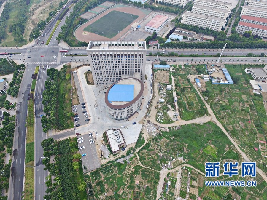 河南高校出现奇葩建筑 造型酷似马桶(高清组图)